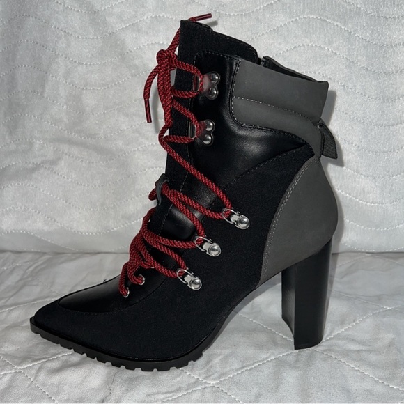 Steve Madden Lace Up Boots Size 8 NWT - Picture 4 of 11